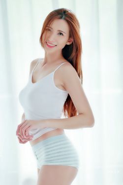 貂蝉喝自己乳液照片